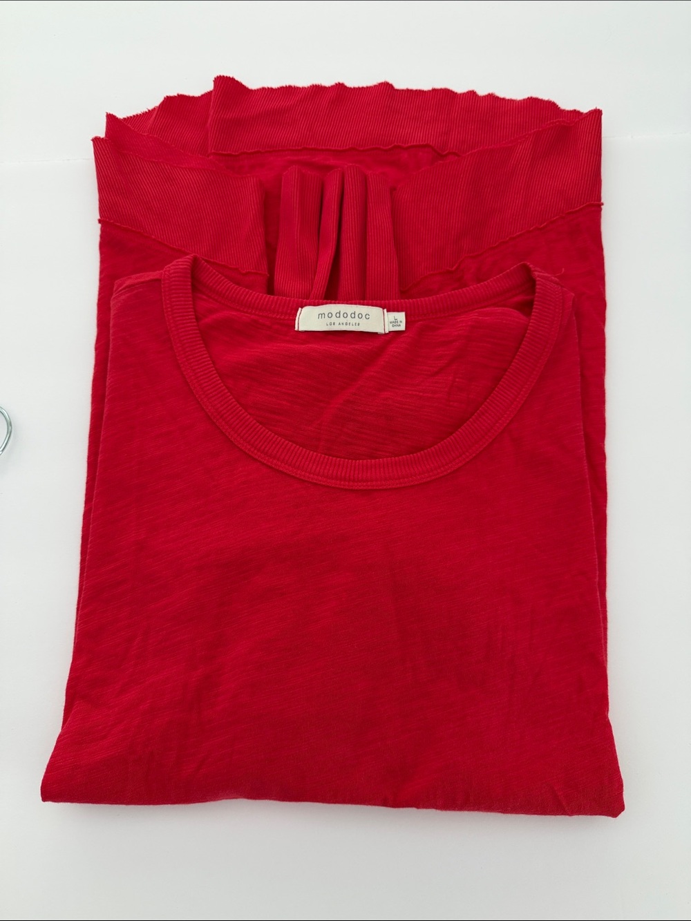 mododoc -Women's Red Long-Sleeve Crewneck Tee